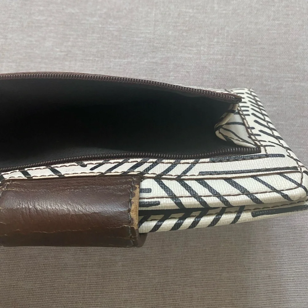 Fossil geometric clutch wallet. - Picture 10 of 13